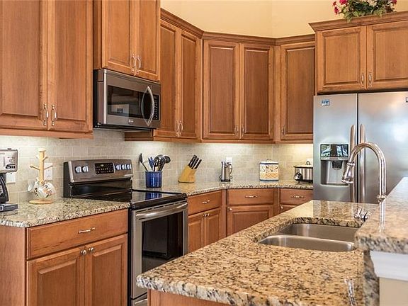 3rd image of 4570 Turnberry Cir