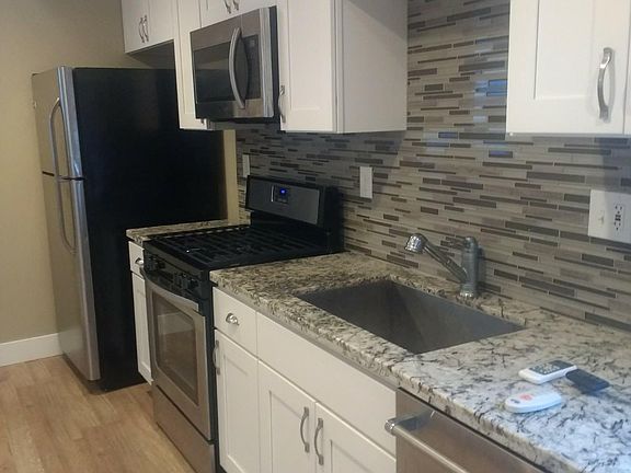 2nd image of 2825 33rd St