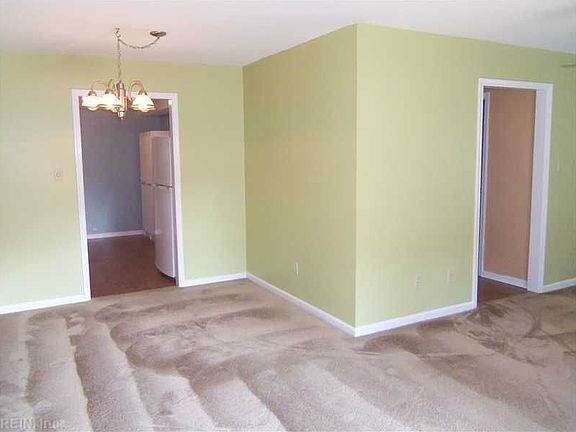 5th image of 917 Poquoson Cir
