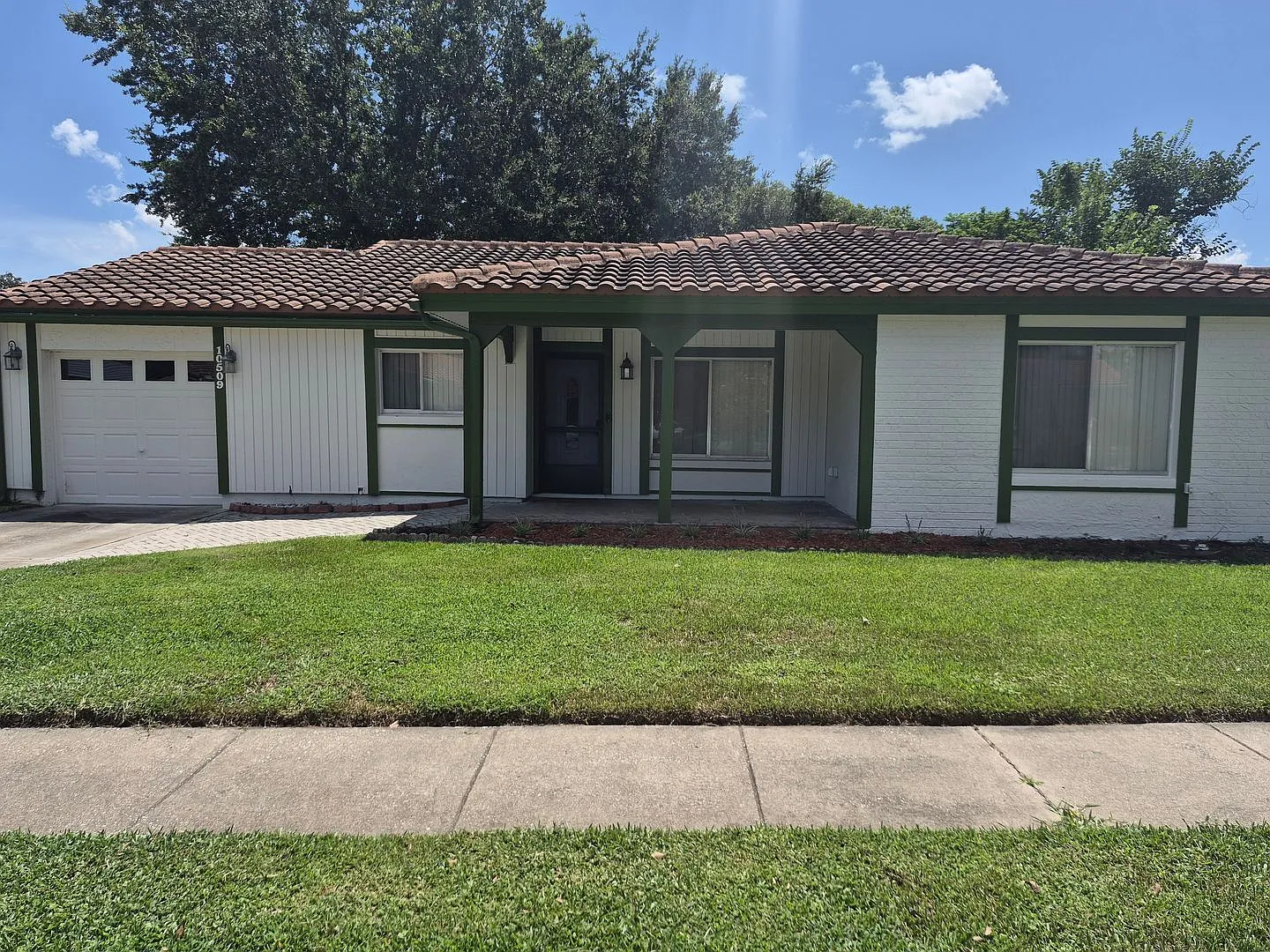 3 Bedroom, 2 Bathroom with nice yard, close Epic Universe, SeaWorld and Convention Center — Photo 1
