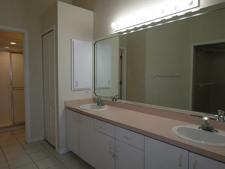 463 Bermuda Isles Cres — Photo 8