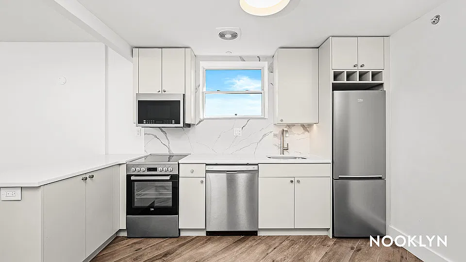 706 Ocean Parkway — Photo 2