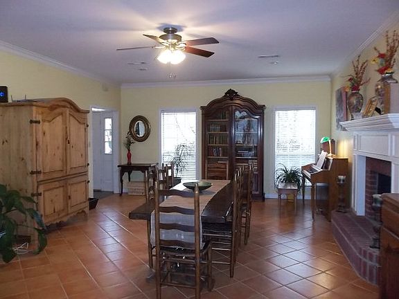 3rd image of 512 Deer Creek Dr