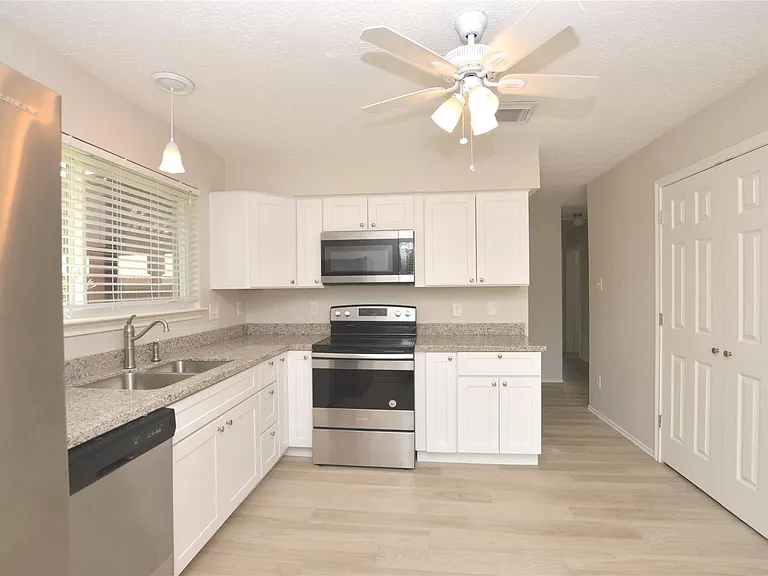 703 Flower Field Ct — Photo 6