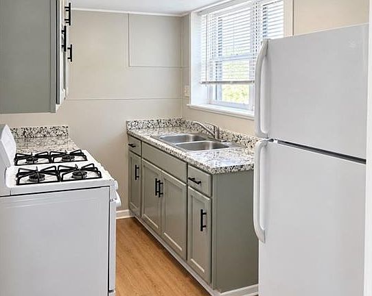 4th image of 6095 Mulberry St #B