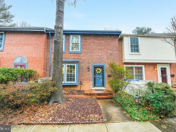 2111 Golf Course Dr, Reston, VA 20191