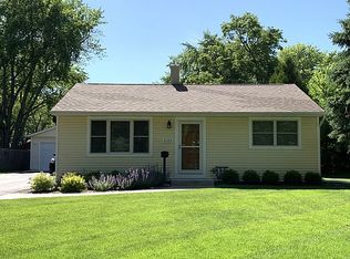 2103 Cardinal Dr, Rolling Meadows, IL 60008