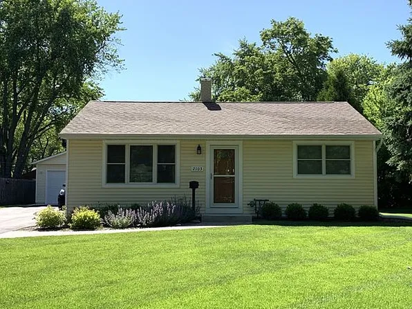 2103 Cardinal Dr, Rolling Meadows, IL 60008