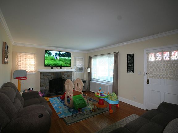 3rd image of 50 Hodson Ave APT 1