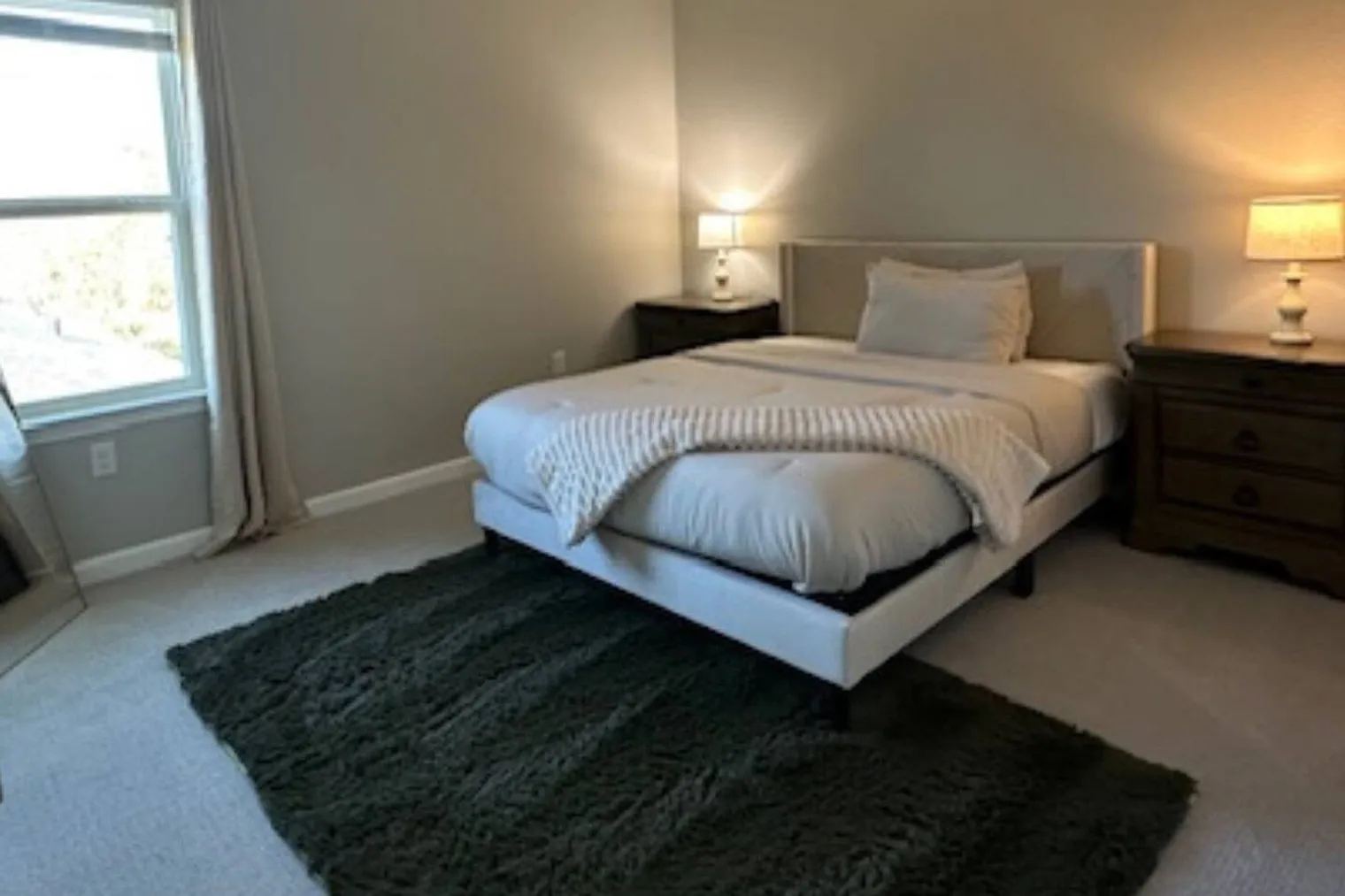 3 bed, 2.0 bath, 36597 sqft, $3,747 — Photo 4