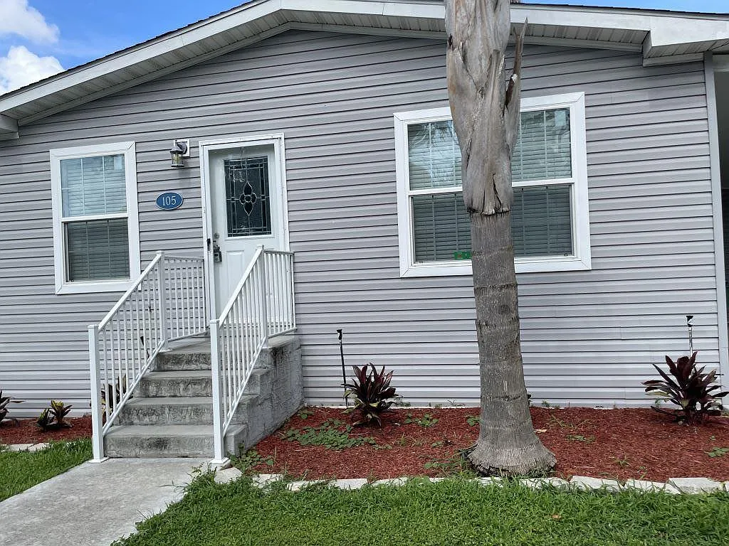 3 bed, 2.0 bath, 1179 sqft, $1,299 — Photo 2