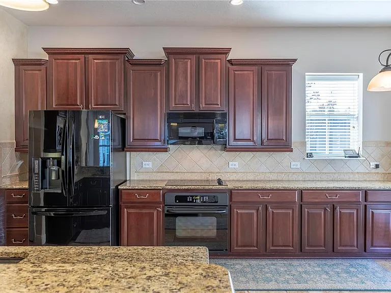 1608 Hanks Ave — Photo 19