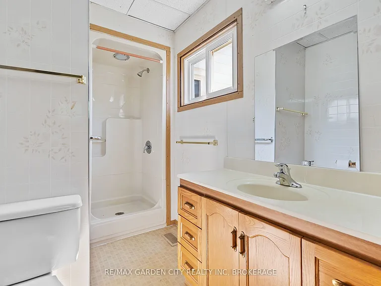 1828 Decew Rd — Photo 15