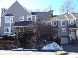 1008 Foxboro Dr, Norwalk, CT 06851