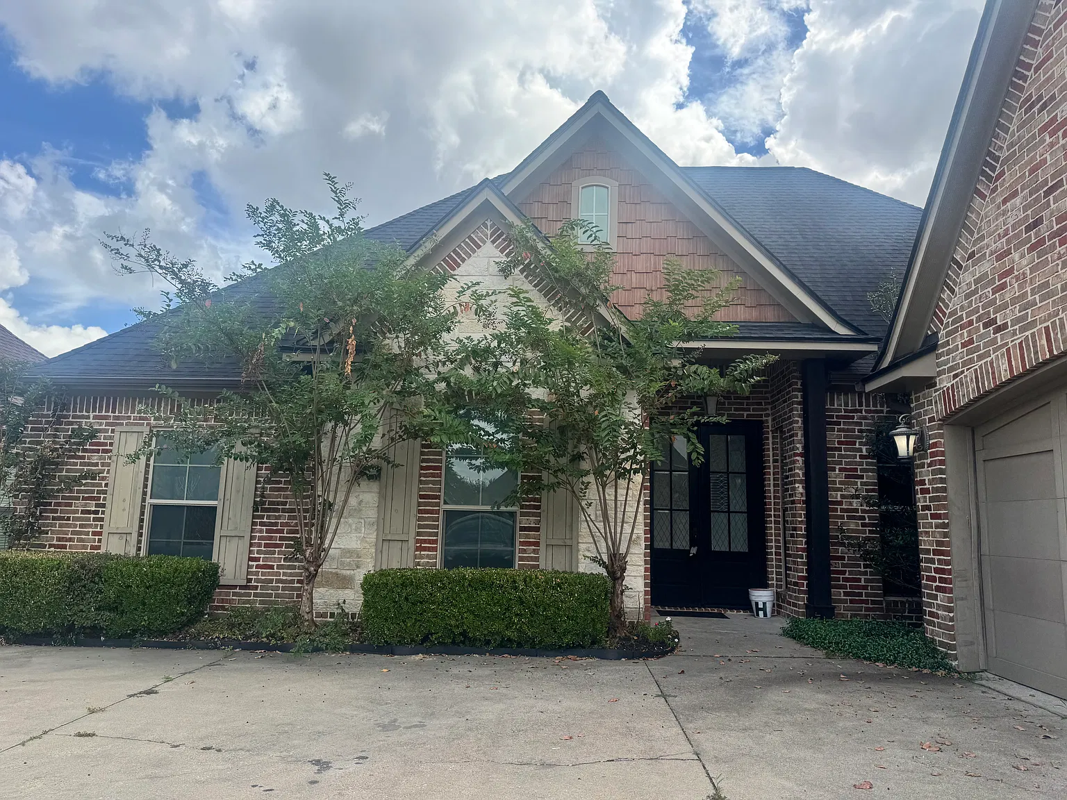 4 bed, 2347 sqft, $3,200 — Photo 1