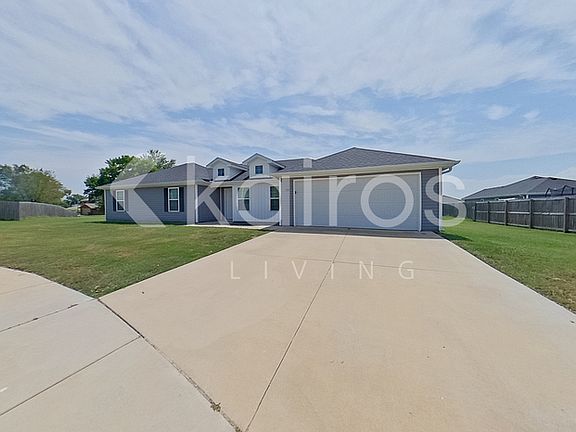 2nd image of 202 Fieldstone Cir
