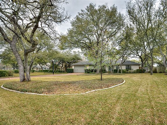 2nd image of 7870 Lakewood Dr