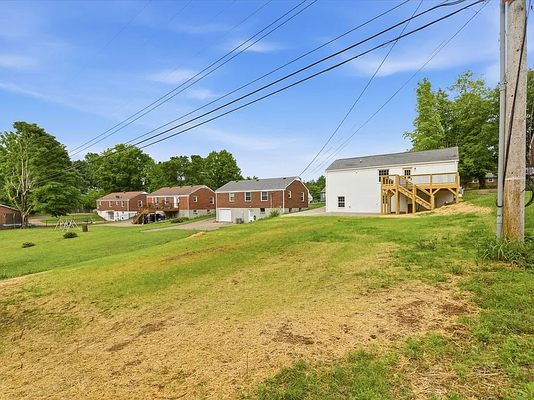221 Clearview Dr — Photo 36