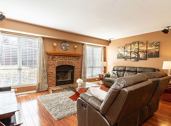 5th image of 2351 County Farm Ln