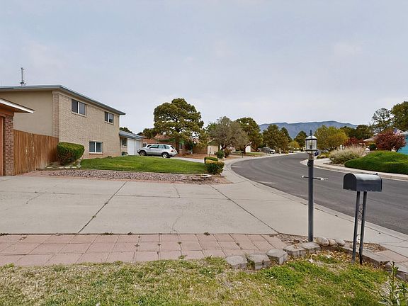 3rd image of 4521 Jamaica Dr NE