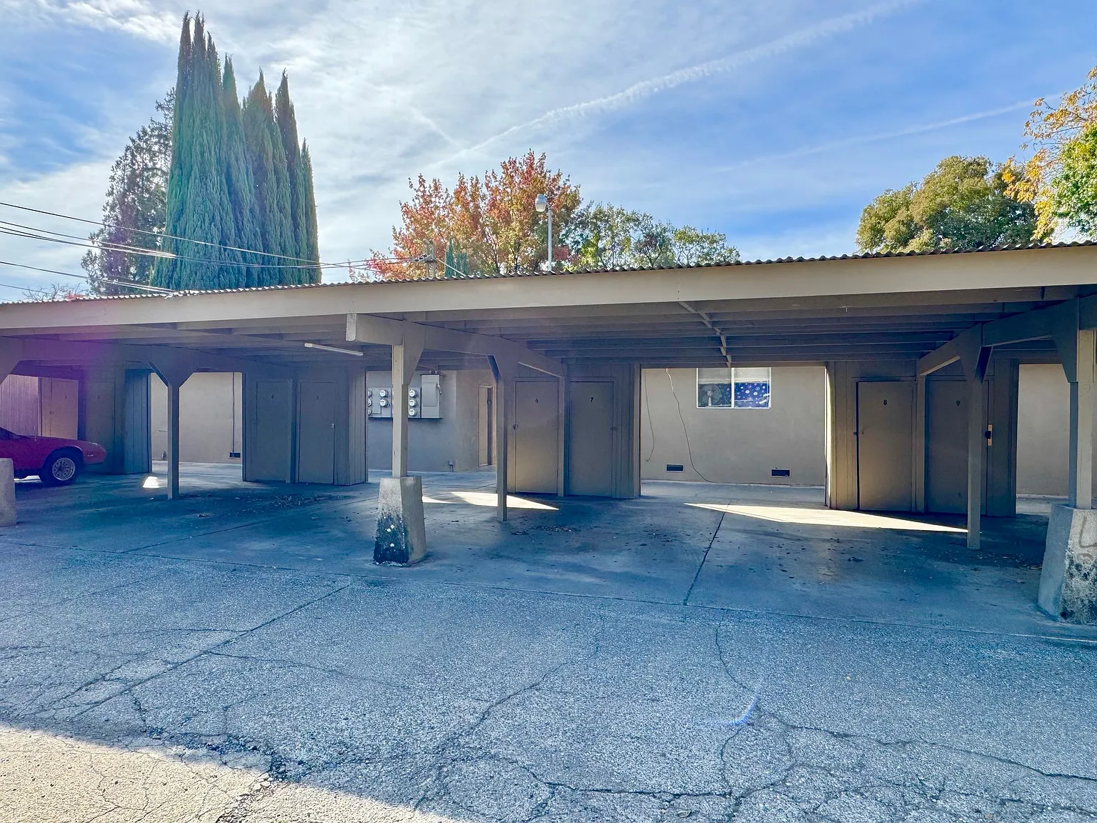 1544 Laburnum- Great 2 bedroom apartments in a quiet complex — Photo 4