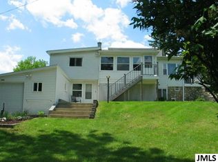 1006 Lakeview Dr, Tipton, MI 49287
