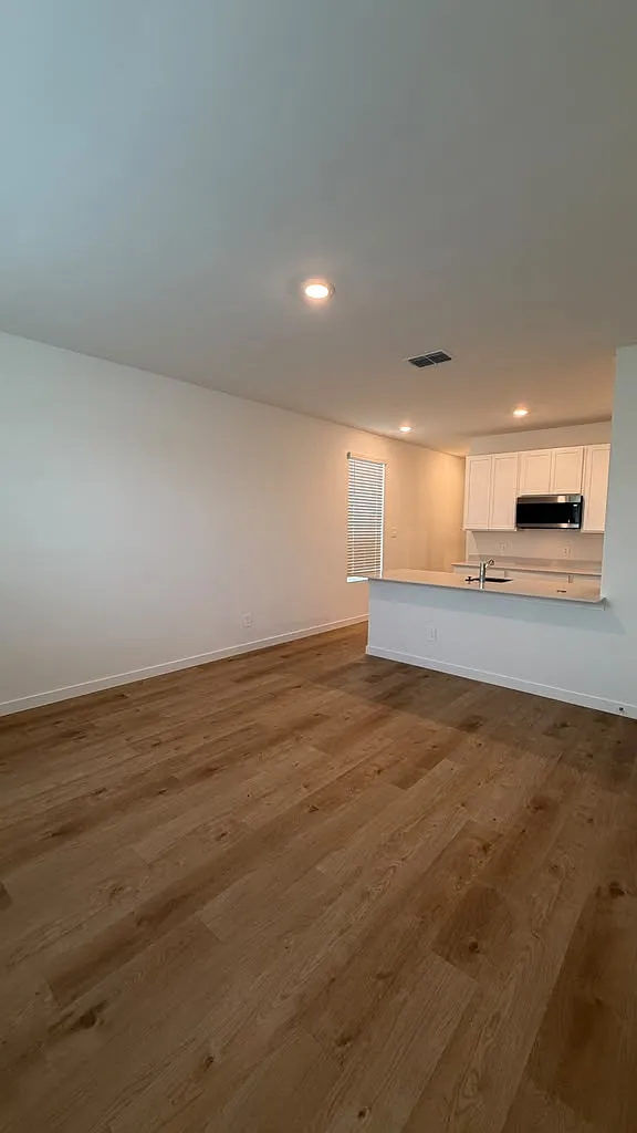 1 bed, $1,300 — Photo 3