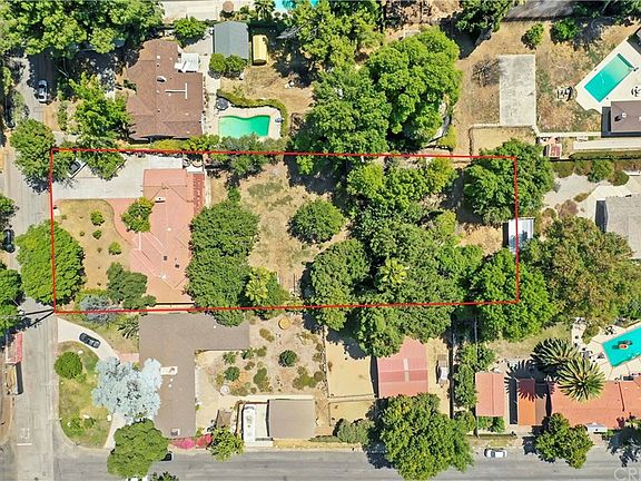 4th image of 5733 Penfield Ave