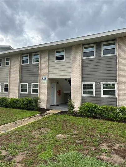 828 Sky Lake Cir #B — Photo 2