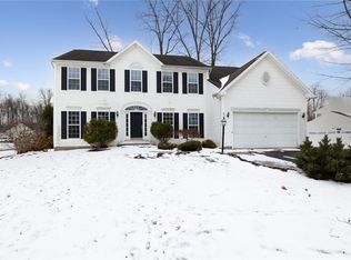 537 Deer Haven Dr, Webster, NY 14580