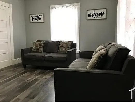 4 bed, $2,525 — Photo 1