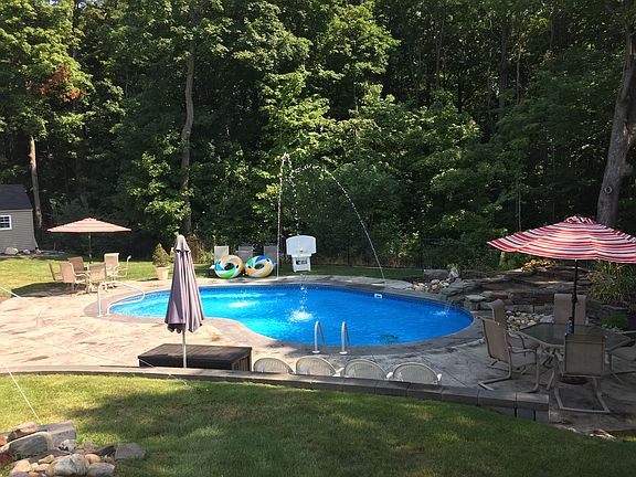 5th image of 11 Blossom Hill Ct