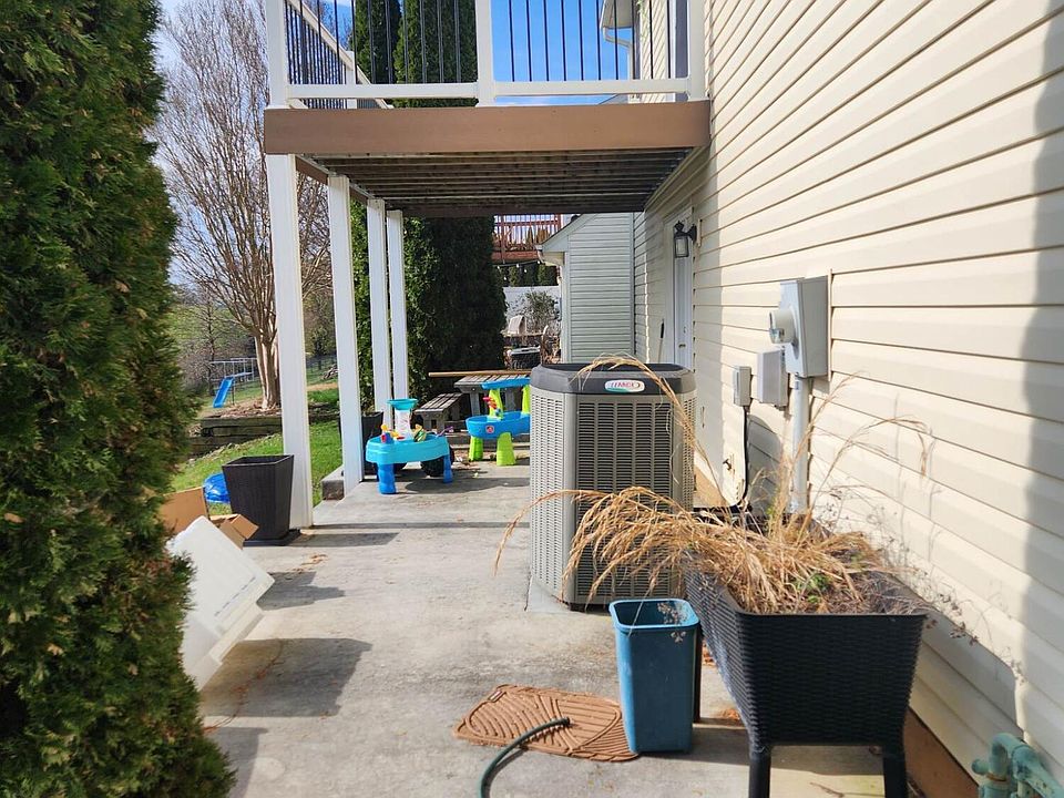 2nd image of 4843 Golfview Dr NE