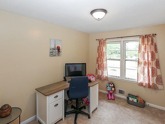 3rd image of 2510 Pine Dr NW
