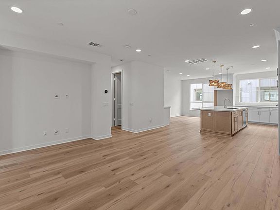 2nd image of 2572 Elderberry Ln