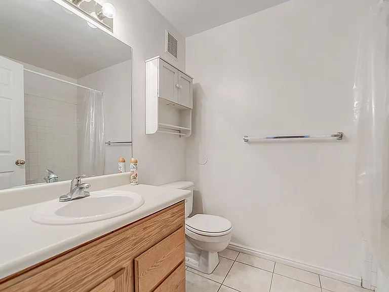 949 N University Ave #17 — Photo 3