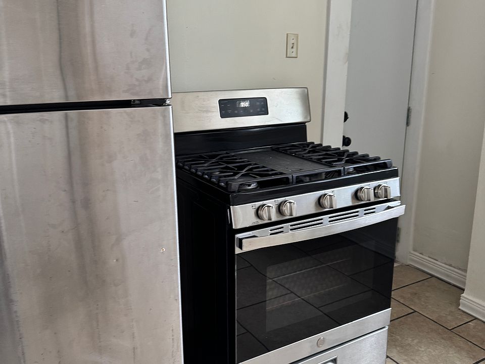 1st image of 830-832 9th St #5