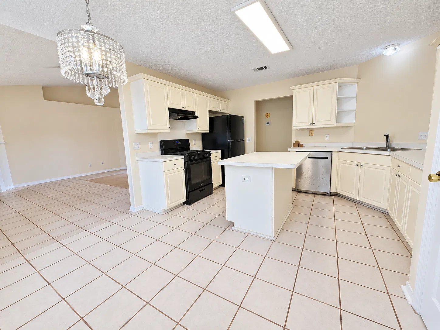 4 bed, 1613 sqft, $1,950 — Photo 3