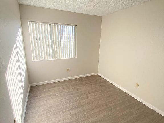 4th image of 5960 Harps Ct