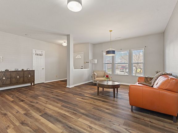 4th image of 15478 Harmon Pl