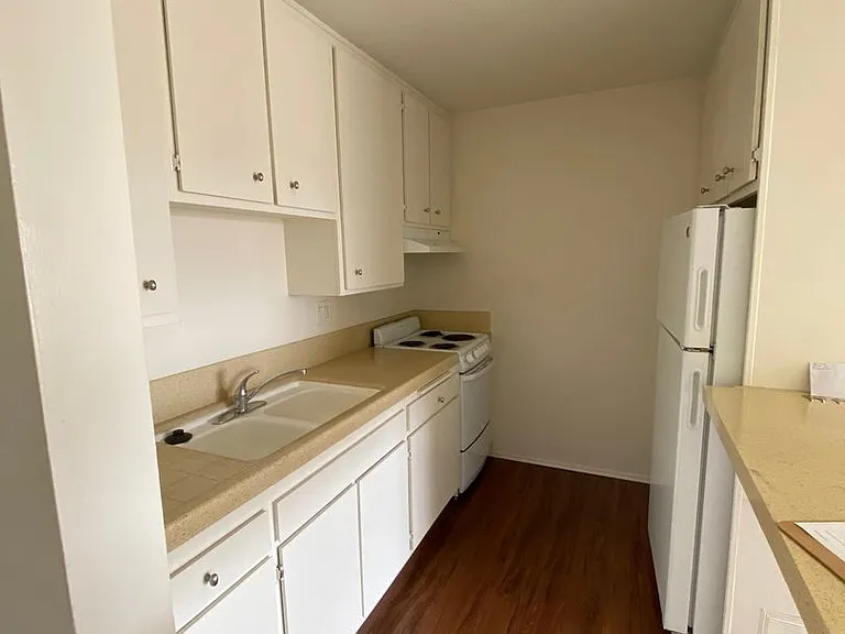 1645 Emerald St #2K — Photo 3