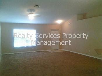 2nd image of 2321 NE 36th St