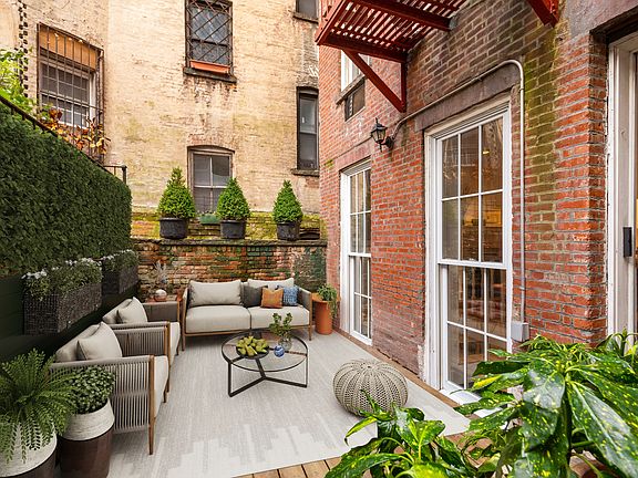 3rd image of 329 W 21st St