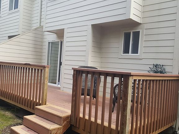 2nd image of 1325 NW Slate Ln