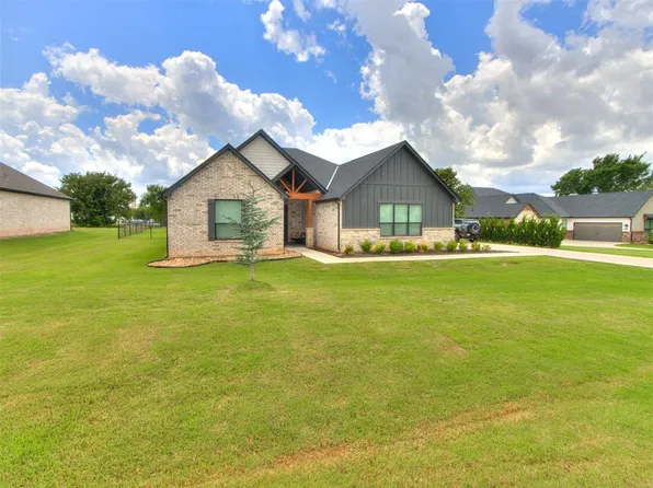 2247 Jackson Ln, Blanchard, OK 73010