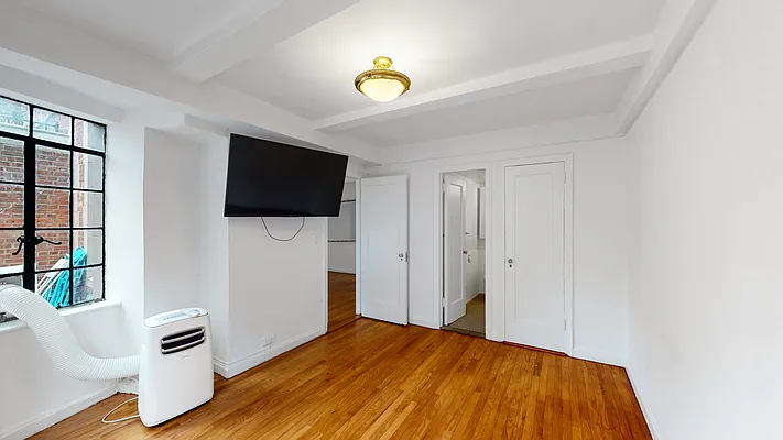 Rented by Serene Powers Real Estate LLC | media 20