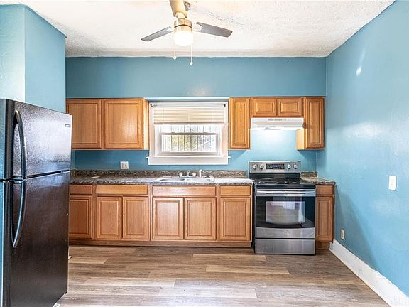 4th image of 68 Oxford Ave