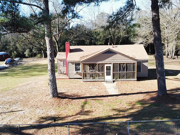 3rd image of 3104 Redbud Dr