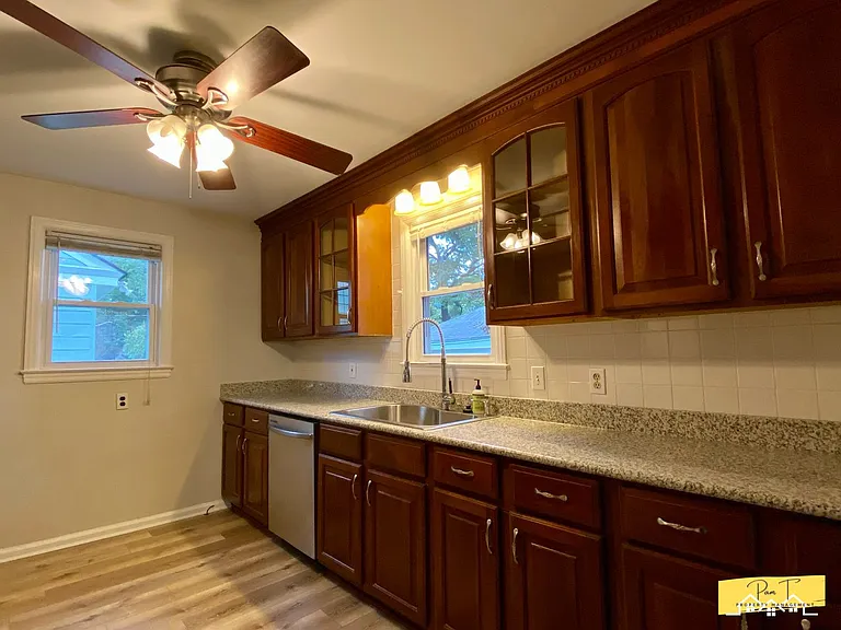 304 Columbus Dr — Photo 18