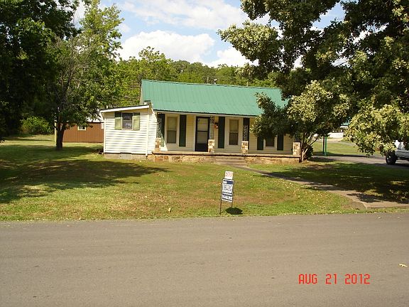 3rd image of 501 W Durant Ave